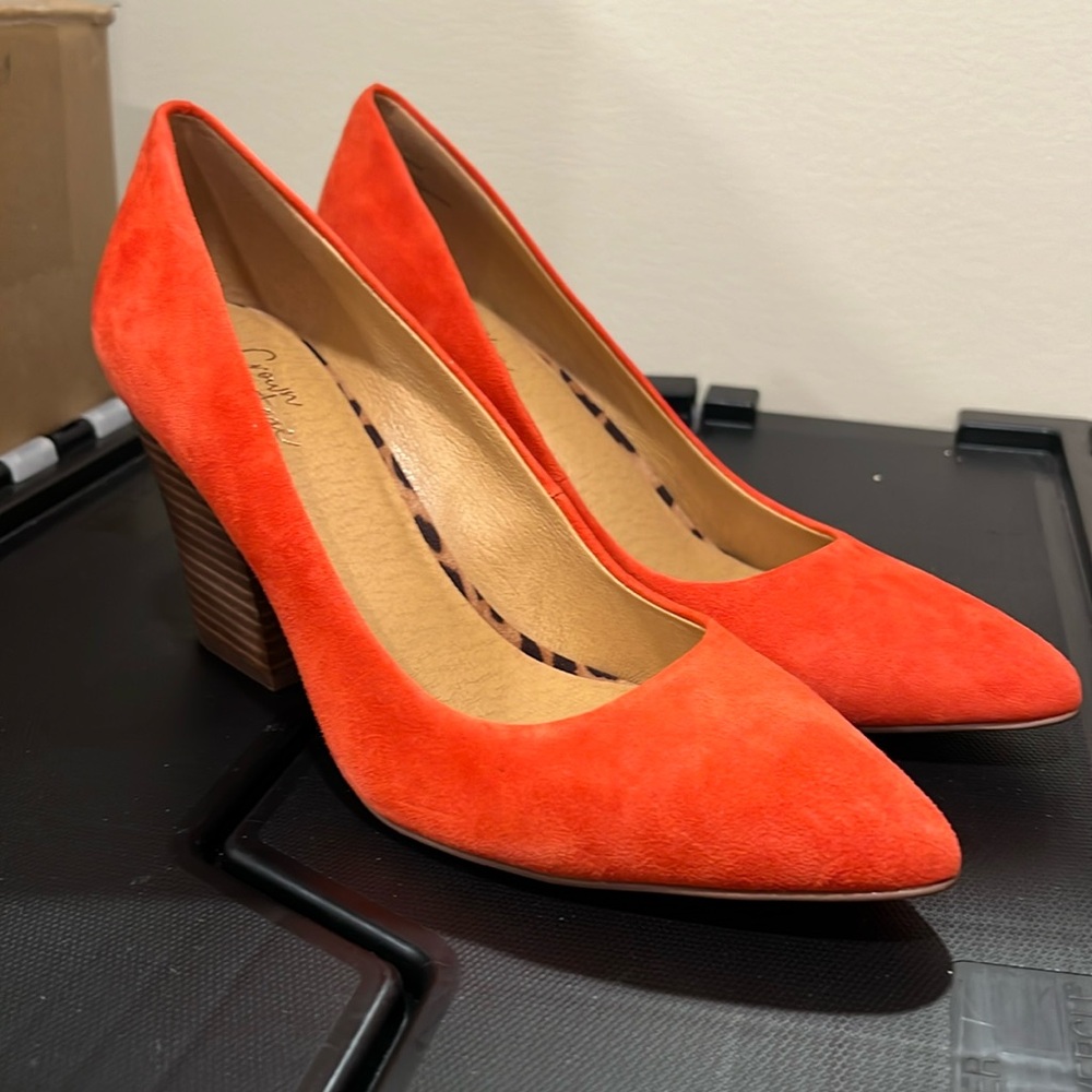 Crown Vintage Emma Rose Orange Suede block Heels women’s pumps shoes size 8